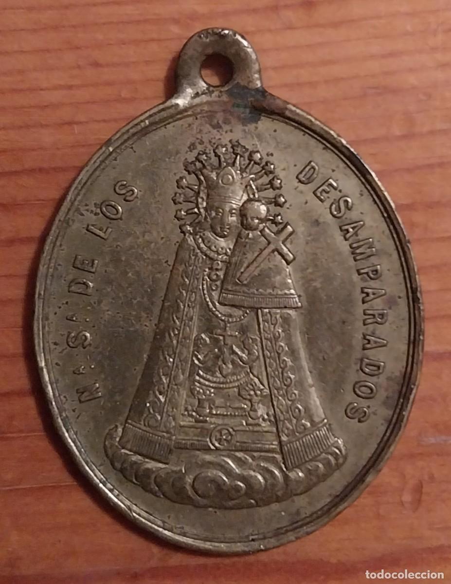 Antiquit&eacute;s: Antigua medalla de la Virgen de los Desamparados. Buen tama&ntilde;o. Valencia. Lat&oacute;n.