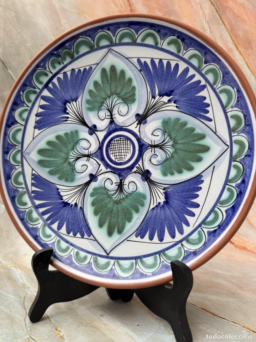 Antig&uuml;edades: Spanish plate from the 1950s&ndash;1970s, hand-painted ceramic decorative piece with geometric and floral
