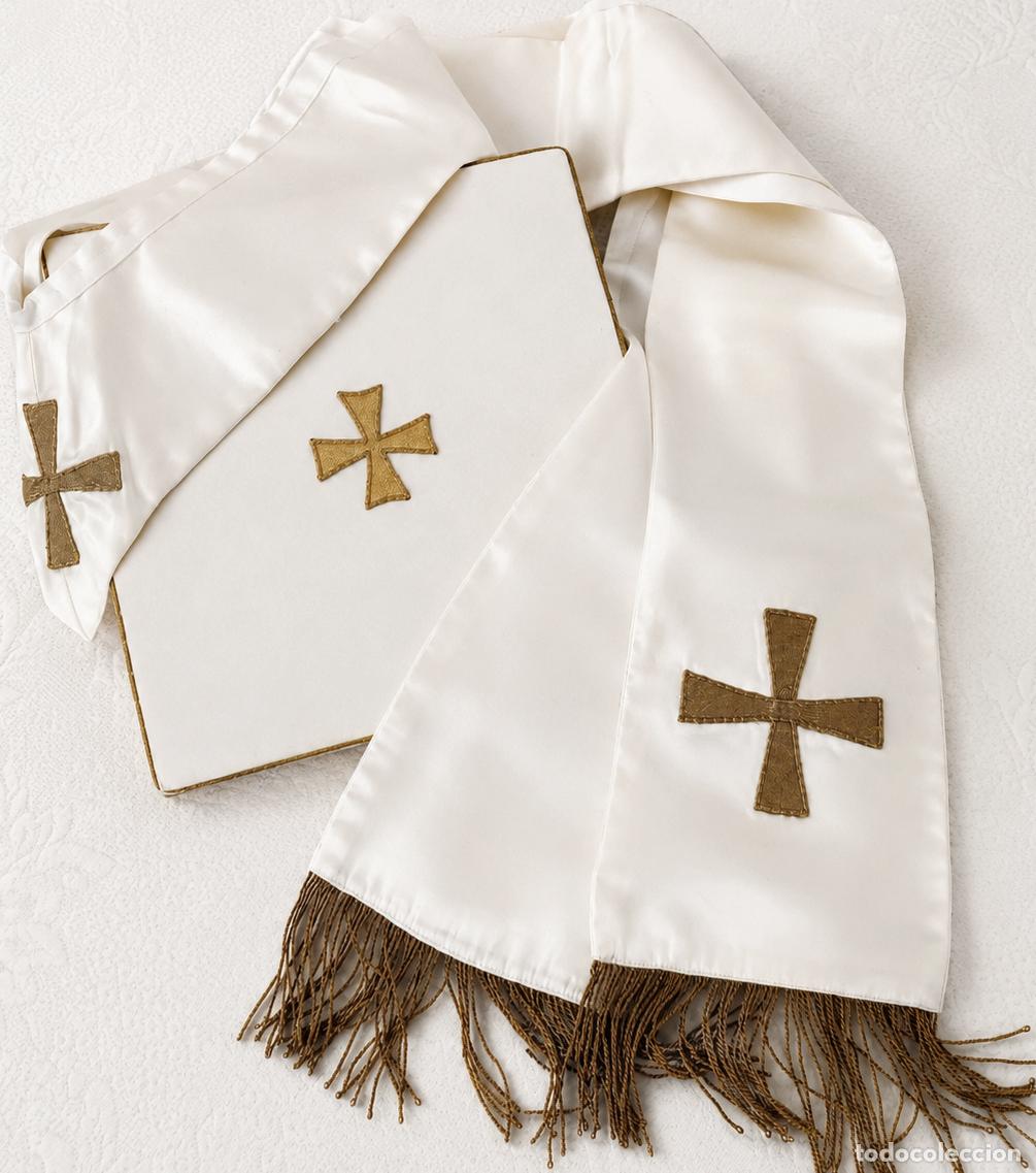 Antig&uuml;edades: DOS ANTIGUOS OBJETOS LIT&Uacute;RGICOS DE SACERDOTE SIGLO XIX. BURSA O CARPETA DE CORPORALES Y LARGA ESTOLA