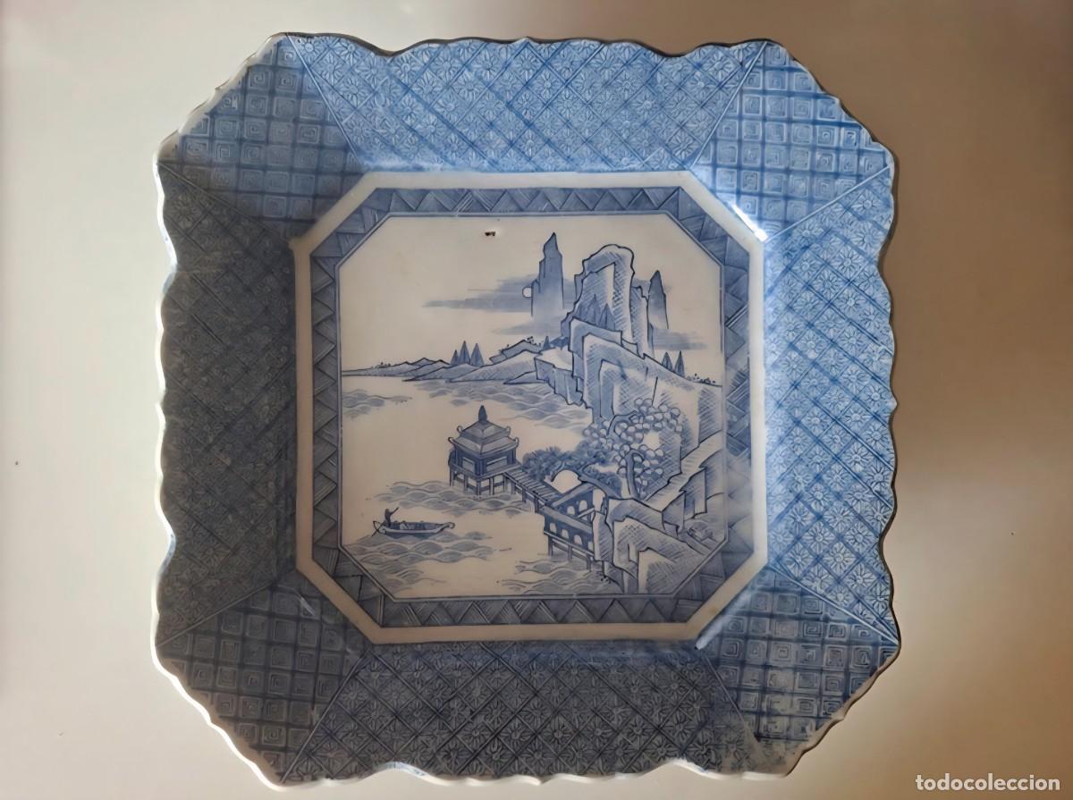 Antig&uuml;edades: Fuente porcelana japonesa Sometsuke &ndash; Periodo Meiji - producci&oacute;n de exportaci&oacute;n (finales XIX)