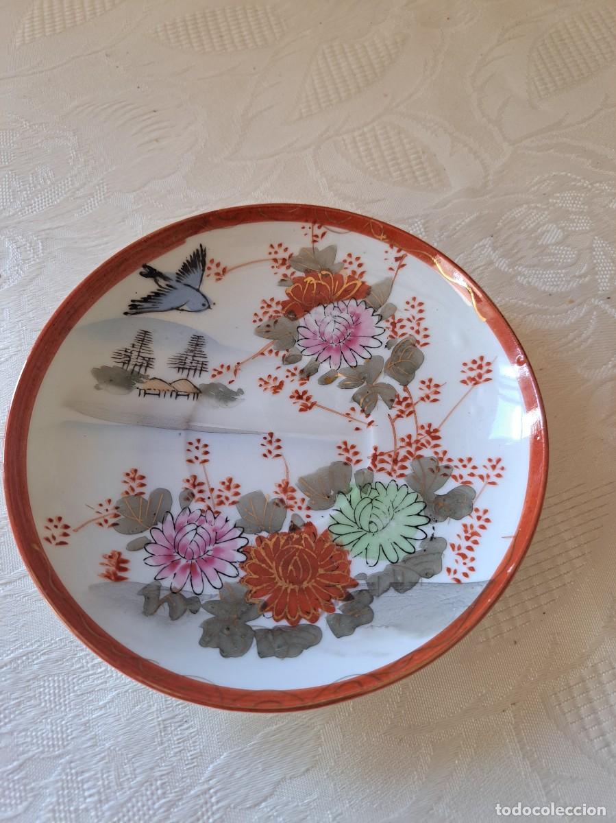 Antig&uuml;edades: Bonito platillo de taza de t&eacute; de porcelana china, pintada a mano, aves y flores. sellado