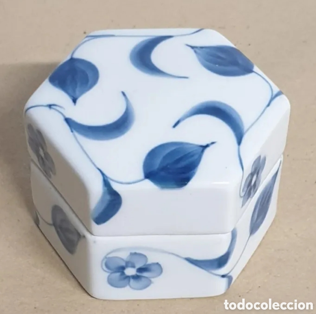 Oggetti Antichi: Caja porcelana blanca y azul cobalto hexagonal motivos chinos