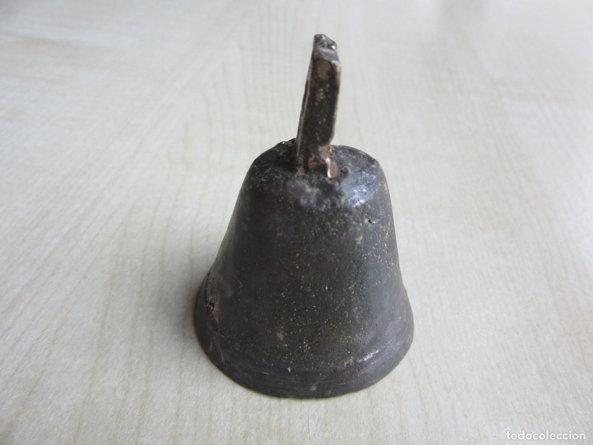 Antiguidades: Campana de bronce Posible S XIX Altura 4,7 cm