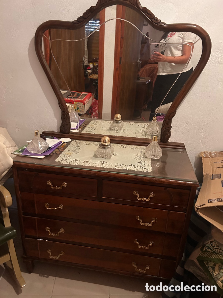 Antig&uuml;edades: C&oacute;moda de dormitorio