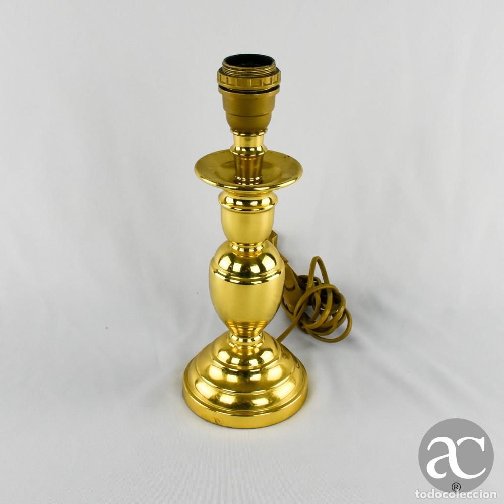 Antig&uuml;edades: Candeeiro em metal dourado, meados do s&eacute;c. XX