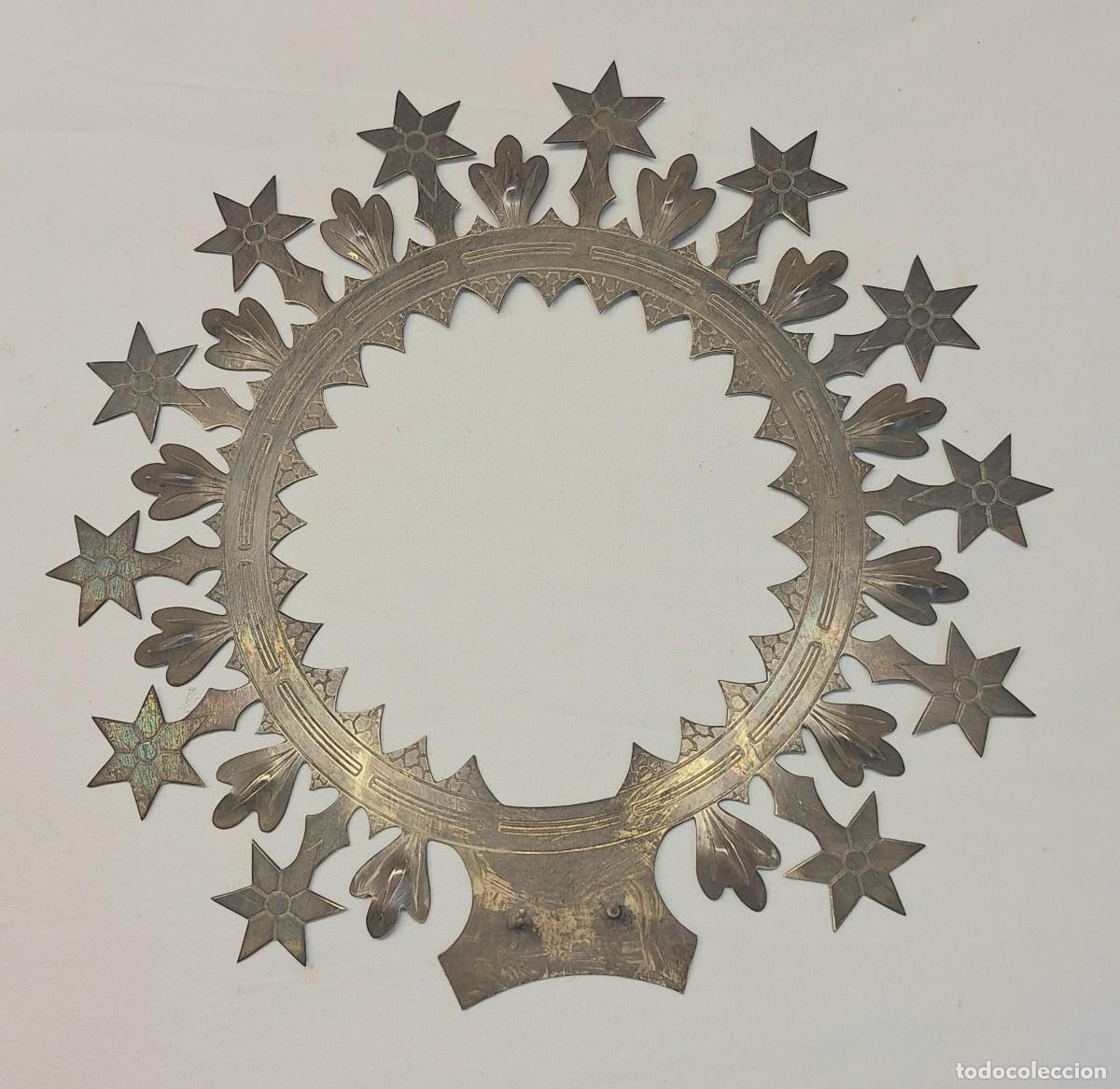 Antig&uuml;edades: Corona Aureola 12 Estrellas Lat&oacute;n Cinzelado a&ntilde;os 40. Med. 23,50 cm