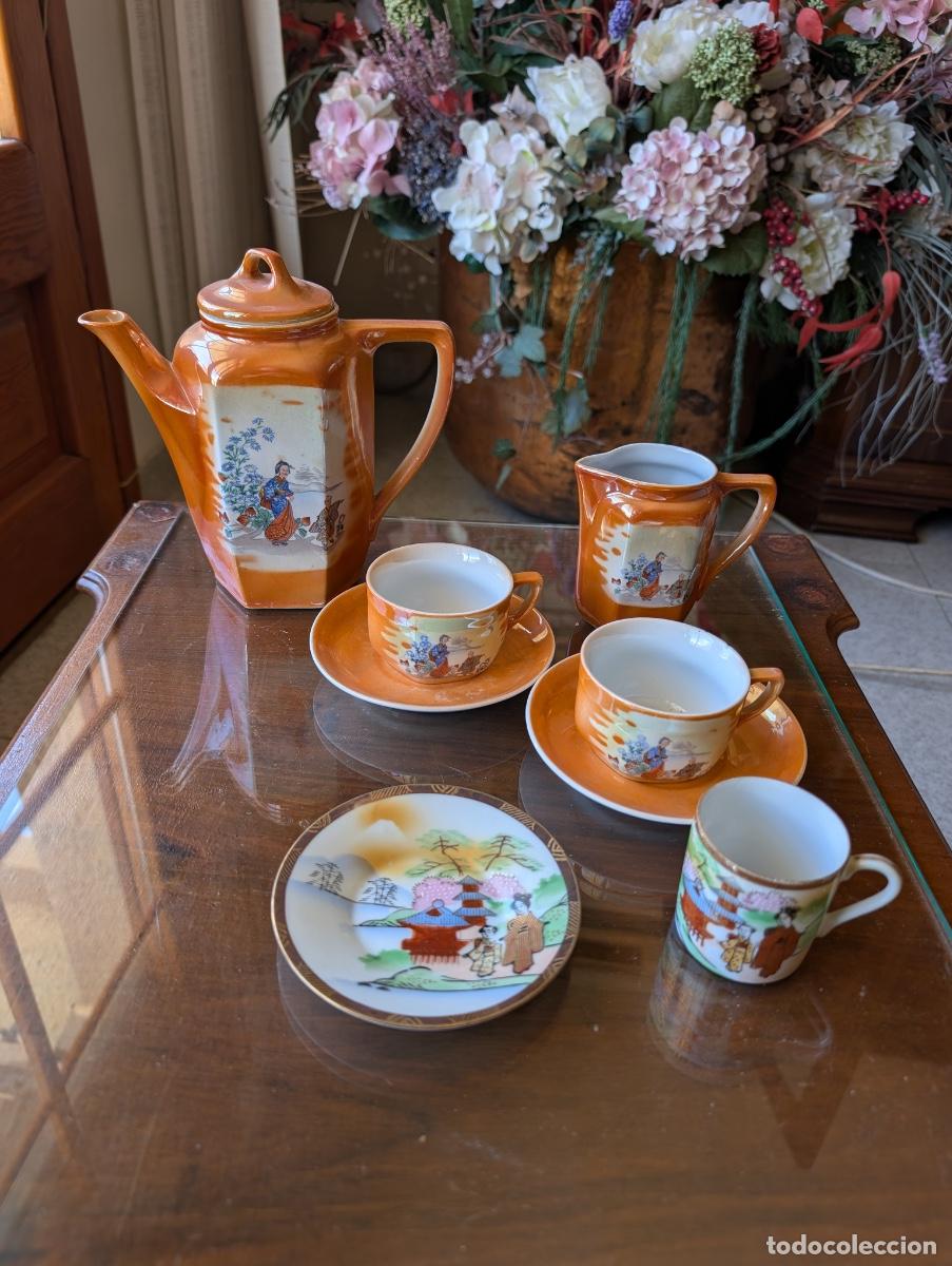Antig&uuml;edades: Lote de Cer&aacute;mica Oriental Vintage &ndash; Cafetera, Jarra, Tazas y Platillos &ndash; Estilo Japon&eacute;s