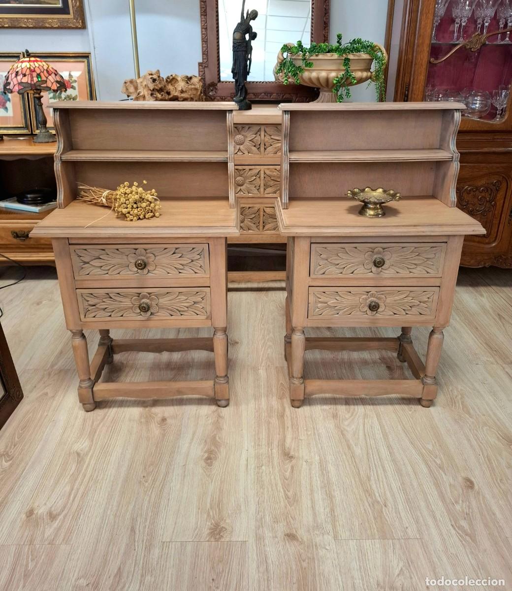 Antig&uuml;edades: Pareja de mesitas de noche en madera lavada