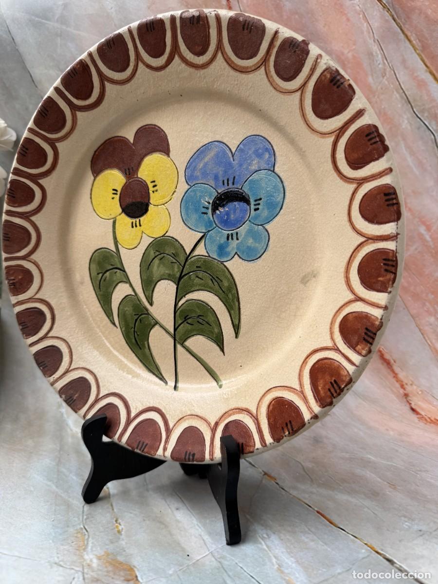 Antig&uuml;edades: Plato decorativo de cer&aacute;mica portuguesa Olaria, pintado a mano, a&ntilde;os 70&ndash;90