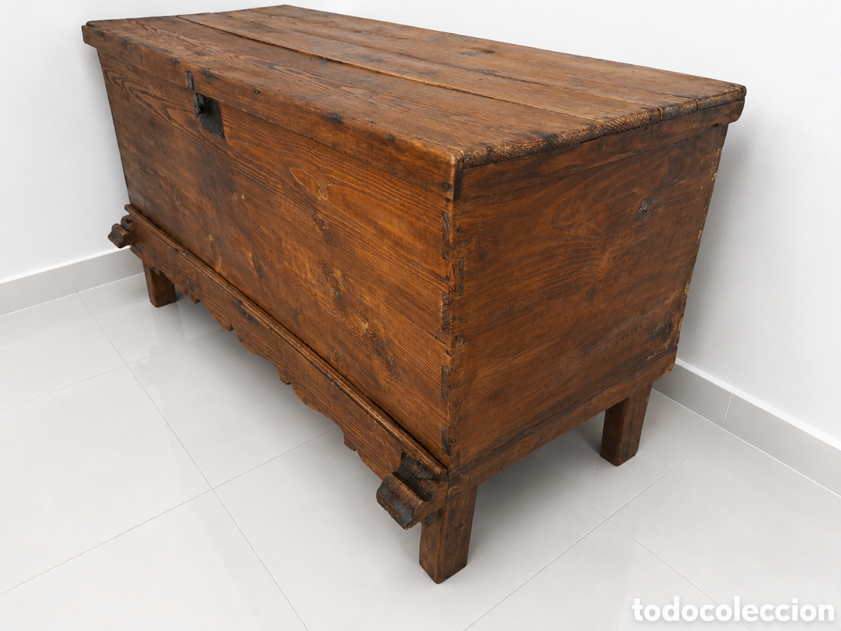 Antig&uuml;edades: Antiguo baul arca de madera maciza - Foto 3