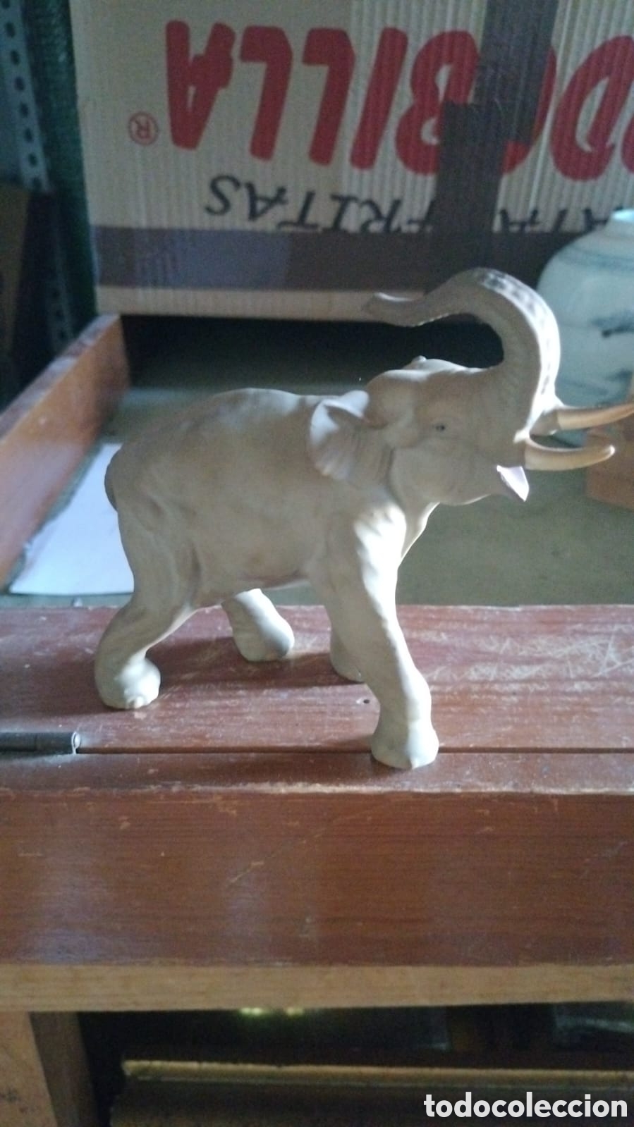 Antig&uuml;edades: elefante pertenece a la prestigiosa manufactura de porcelana Bohuslav Martinu,