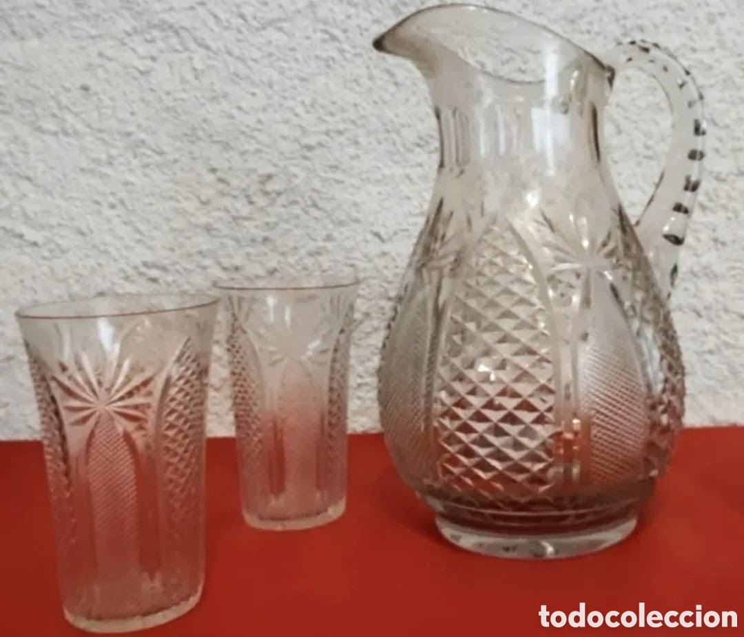 Oggetti Antichi: Antigua jarra de cristal tallado a mano con tres vasos.