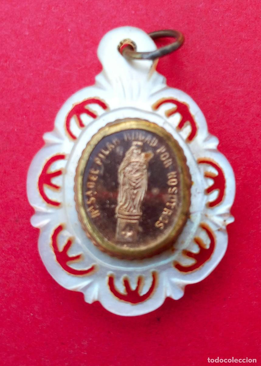 Antig&uuml;edades: Medalla Antigua Virgen del Pilar y Virgen Milagrosa. Madreperla.