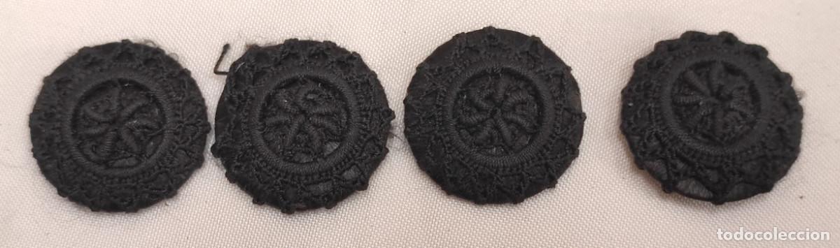 Antiques: JUEGO DE 4 BOTONES ANTIGUOS FORRADOS DE HILO, SIGLO XIX, NEGROS, 22 MM