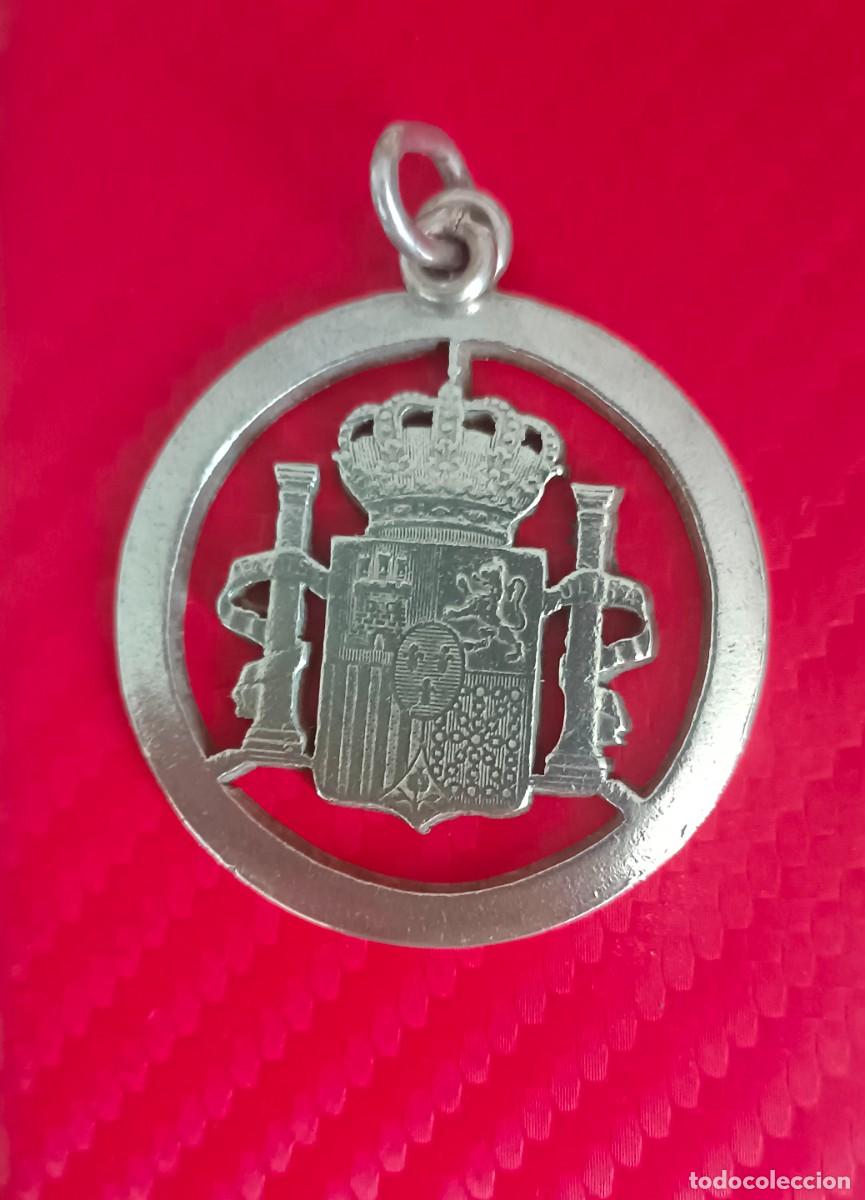 Antig&uuml;edades: Medalla plata del escudo constitucional - Foto 1