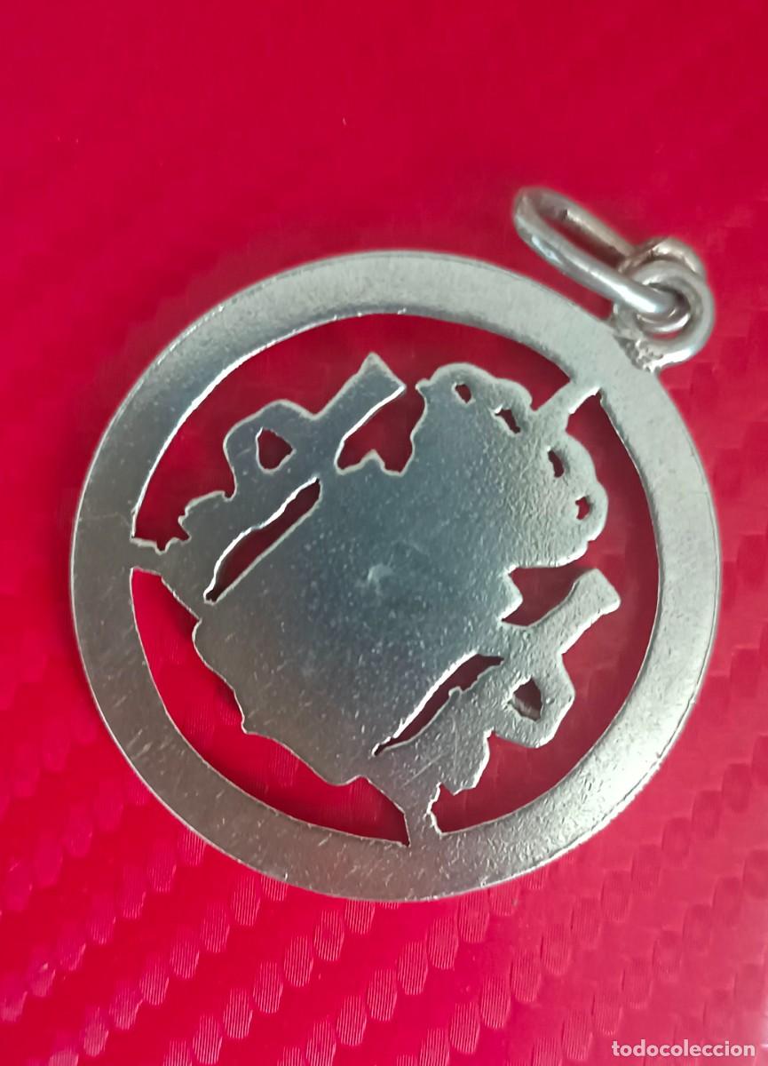 Antig&uuml;edades: Medalla plata del escudo constitucional - Foto 2
