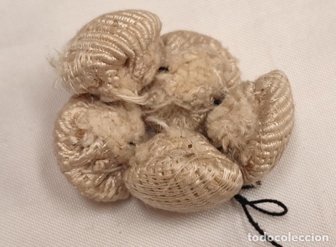 Antiques: JUEGO DE 5 BOTONES ANTIGUOS FORRADOS, SIGLO XIX, BLANCOS, 18 MM