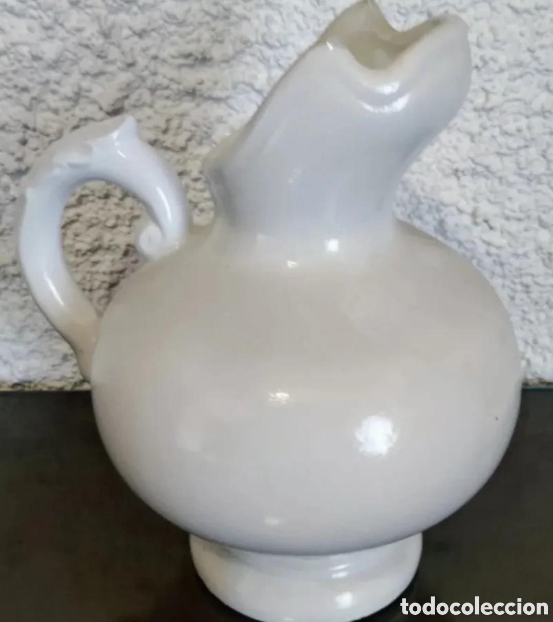 Antig&uuml;edades: Jarra de cer&aacute;mica blanca esmaltada o loza.