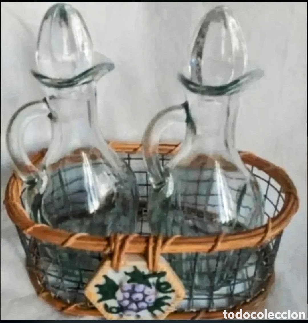 Antiques: Juego de aceitera y vinagrera de vidrio.