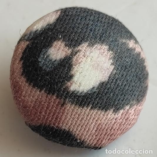 Oggetti Antichi: ANTIGUO BOTON FORRADO DE TERCIOPELO O SIM., 13 MM