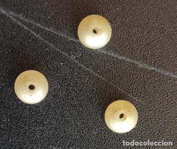 Antiques: 3 BOLAS ANTIGUAS MUY PEQUE&Ntilde;AS TIPO PERLA O SIM., 4-5 MM