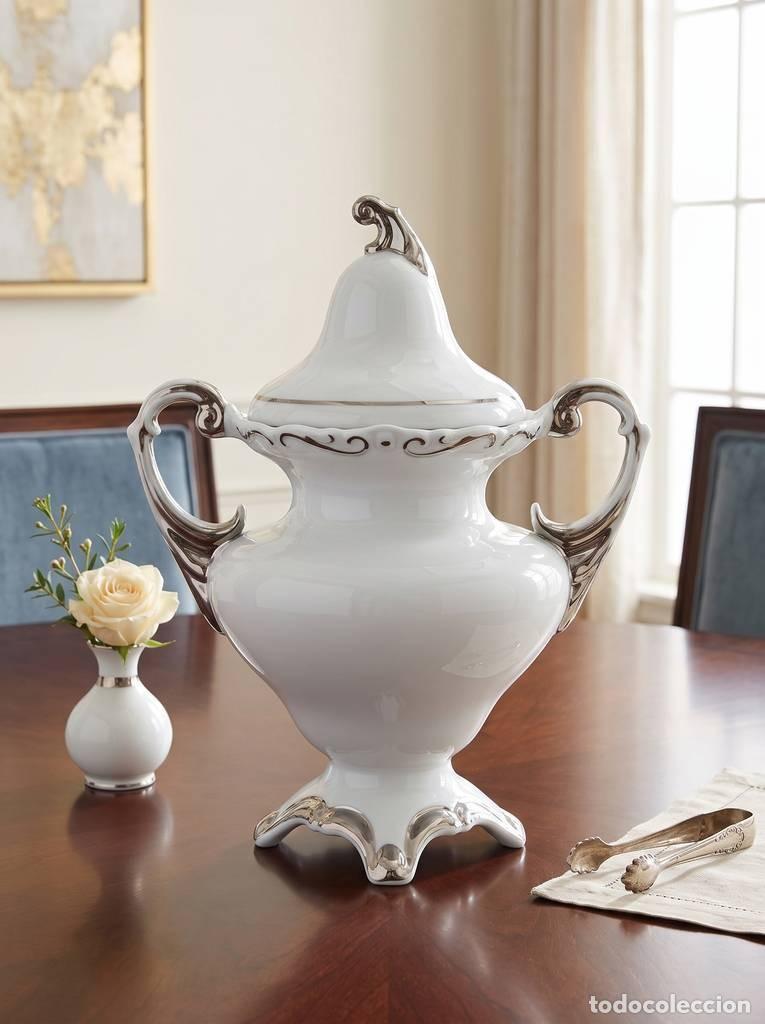 Antig&uuml;edades: SOPERA DE PORCELANA.