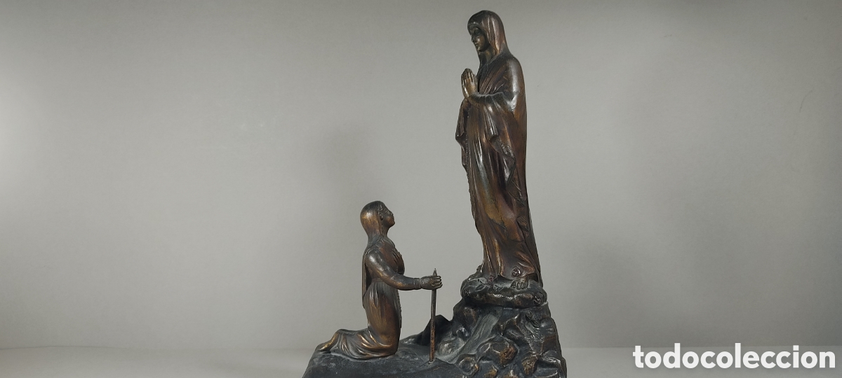 Antiquit&eacute;s: ANTIGUA ESCULTURA FRANCESA DE LA VIRGEN DE LOURDES EN CALAMINA PATINADA, CON CAJA MUSICAL