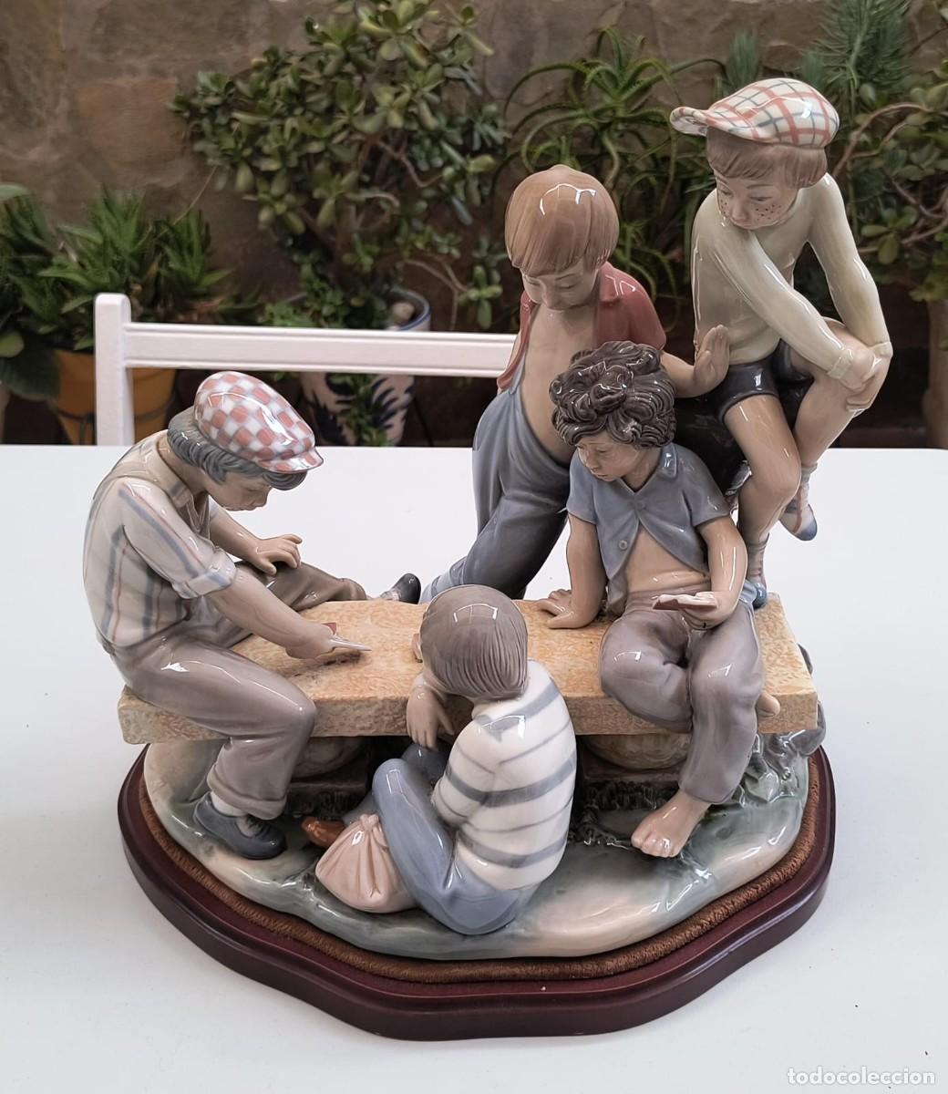 Antig&uuml;edades: ESCULTURA &rdquo;NI&Ntilde;OS JUGANDO A LAS CARTAS&rdquo; - NAO BY LLADRO