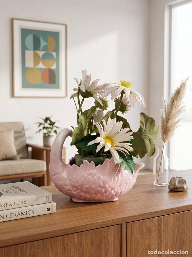 Antig&uuml;edades: FLORERO CISNE DE PORCELANA