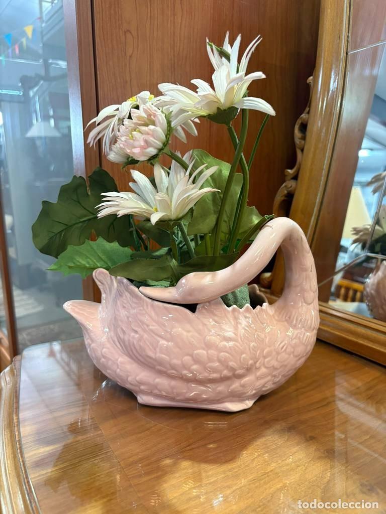 Antig&uuml;edades: FLORERO CISNE DE PORCELANA - Foto 2