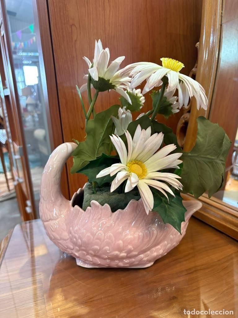 Antig&uuml;edades: FLORERO CISNE DE PORCELANA - Foto 3