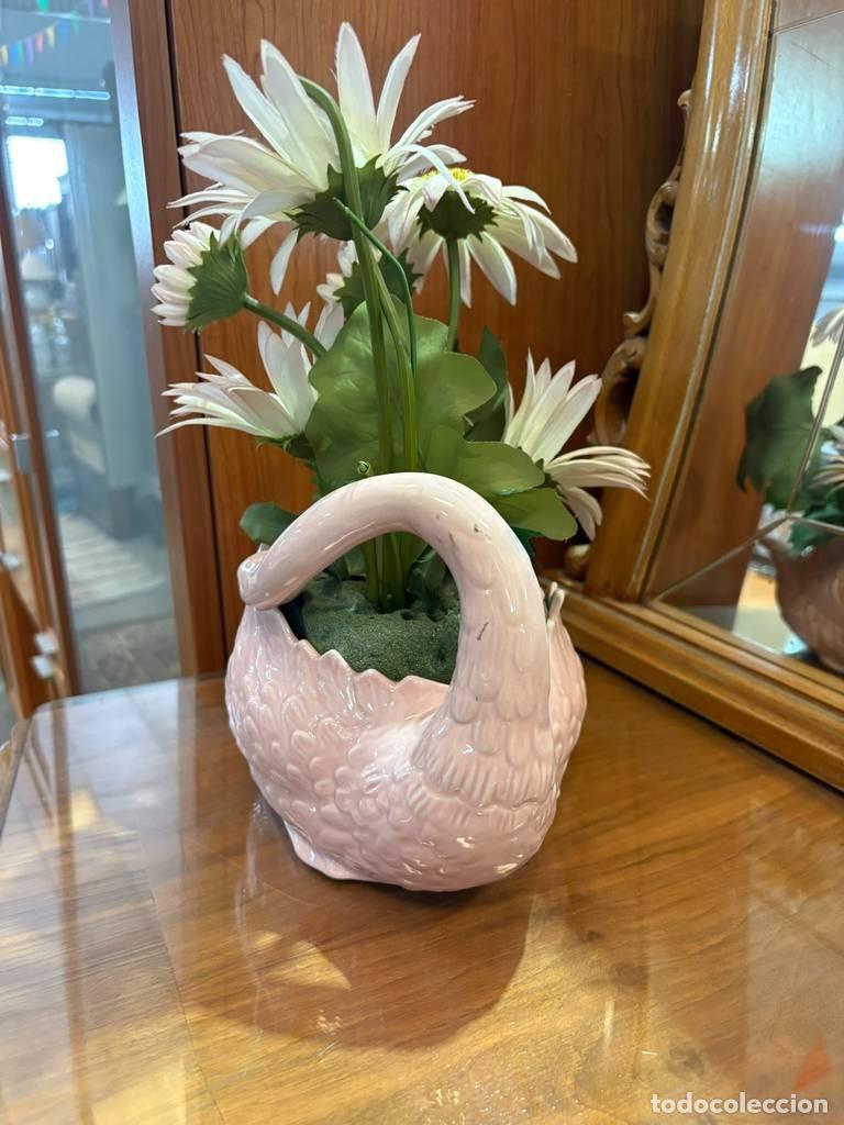 Antig&uuml;edades: FLORERO CISNE DE PORCELANA - Foto 4