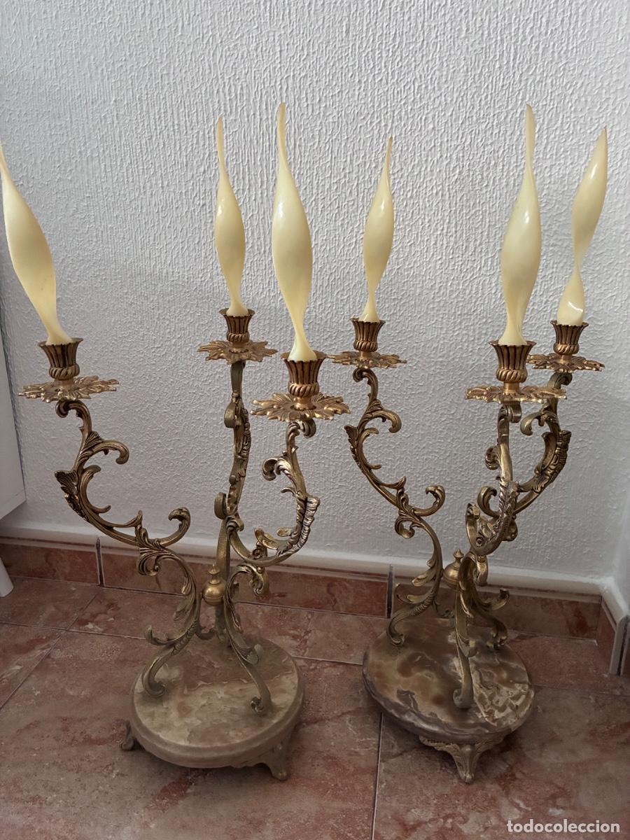 Antig&uuml;edades: Pareja de candelabros antiguos de bronce y &oacute;nix &ndash; 3 brazos &ndash; Estilo franc&eacute;s/rococ&oacute;