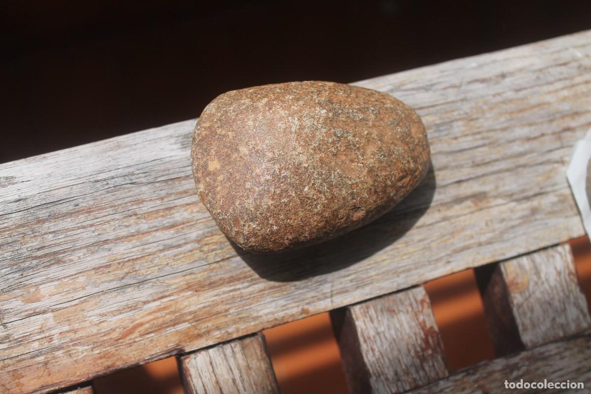 Antig&uuml;edades: hacha neolitica de piedra pulida