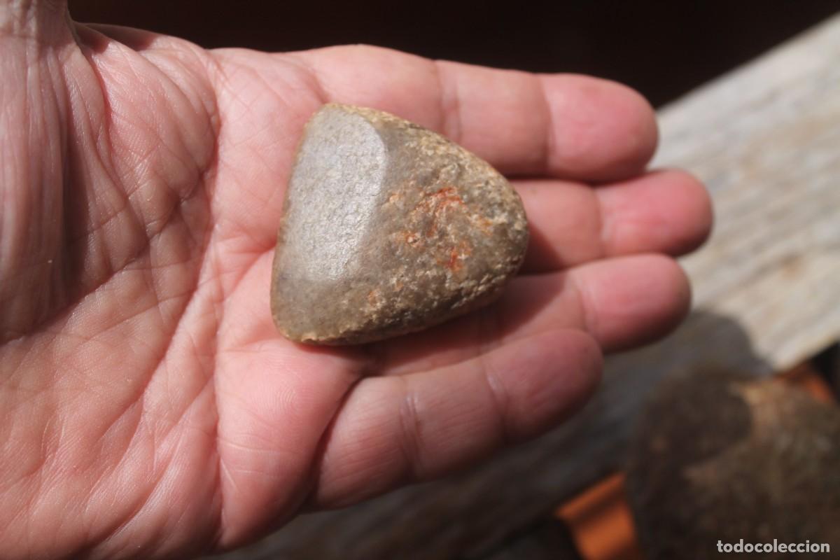 Antig&uuml;edades: hacha neolitica de piedra pulida