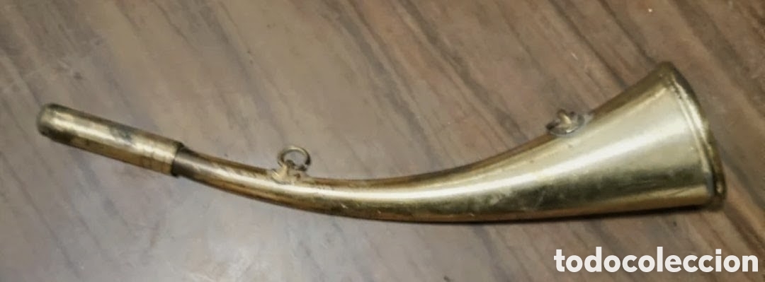 Antiques: Antigua corneta o trompeta de lat&oacute;n.