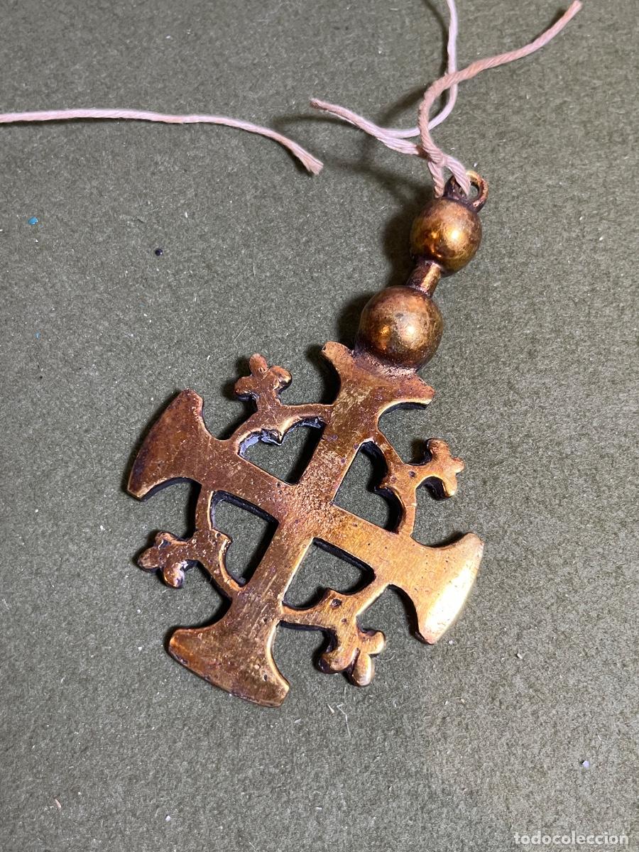 Oggetti Antichi: Antigua Cruz de Jerusal&eacute;n en bronce &ndash; Cruz devocional o de peregrinaci&oacute;n a Tierra Santa &ndash; Siglo XIX-