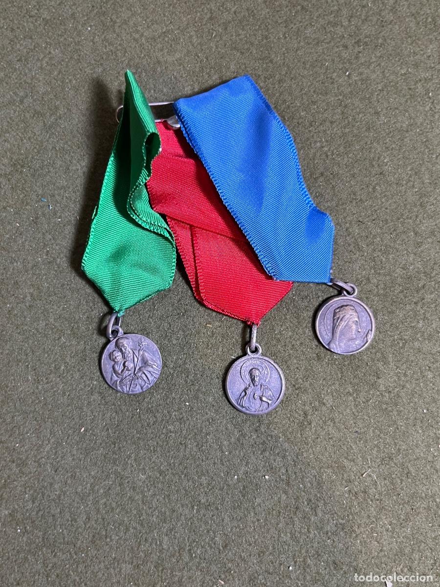 Antiquit&auml;ten: Prendedor antiguo con 3 medallas religiosas &ndash; Sagrado Coraz&oacute;n, San Jos&eacute; y Virgen Mar&iacute;a &ndash; Devocional