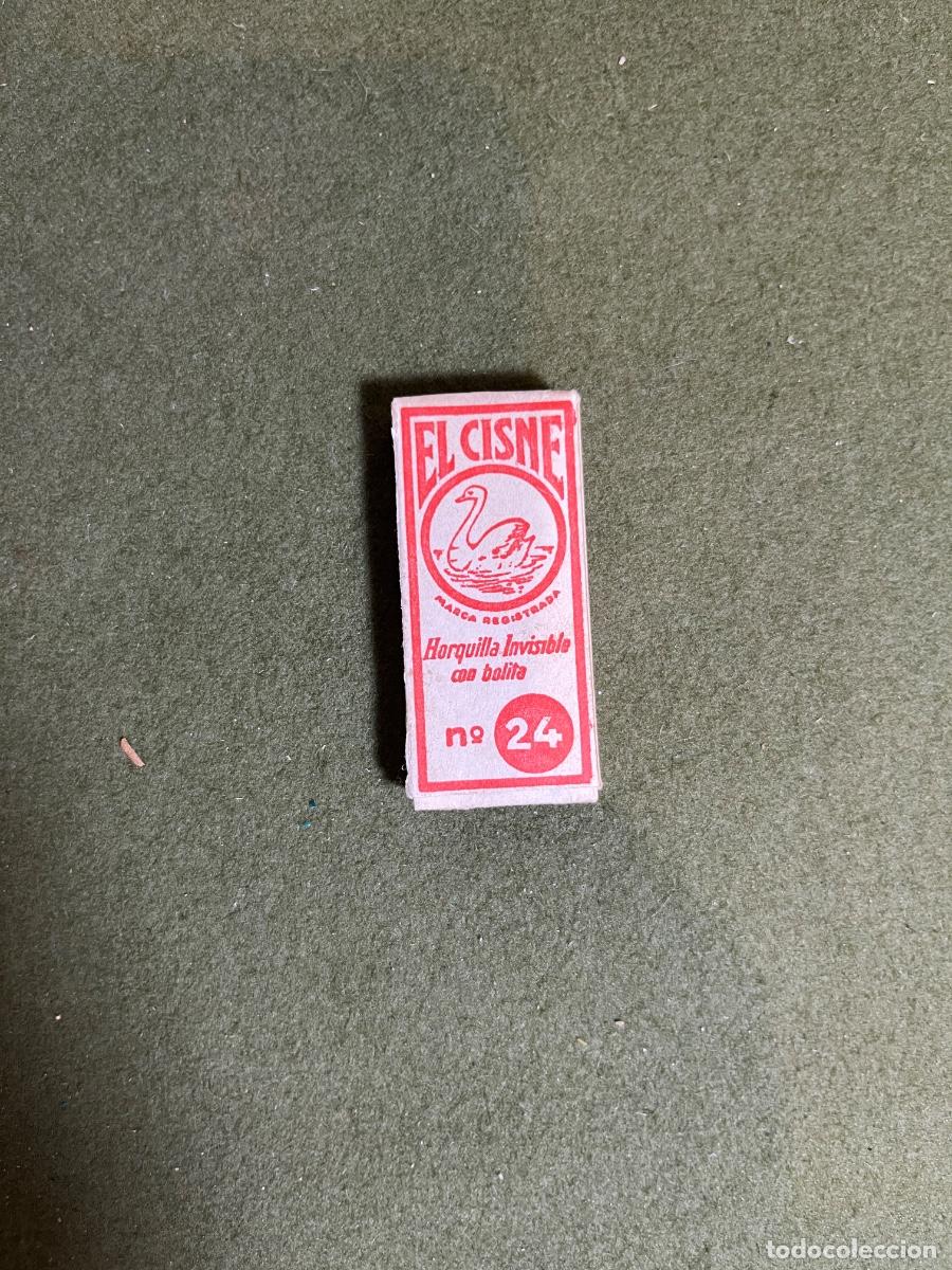 Antiquit&eacute;s: Caja de horquillas El Cisne N&ordm; 24 antigua &ndash; Horquilla Invisible con bolita &ndash; Mercer&iacute;a vintage