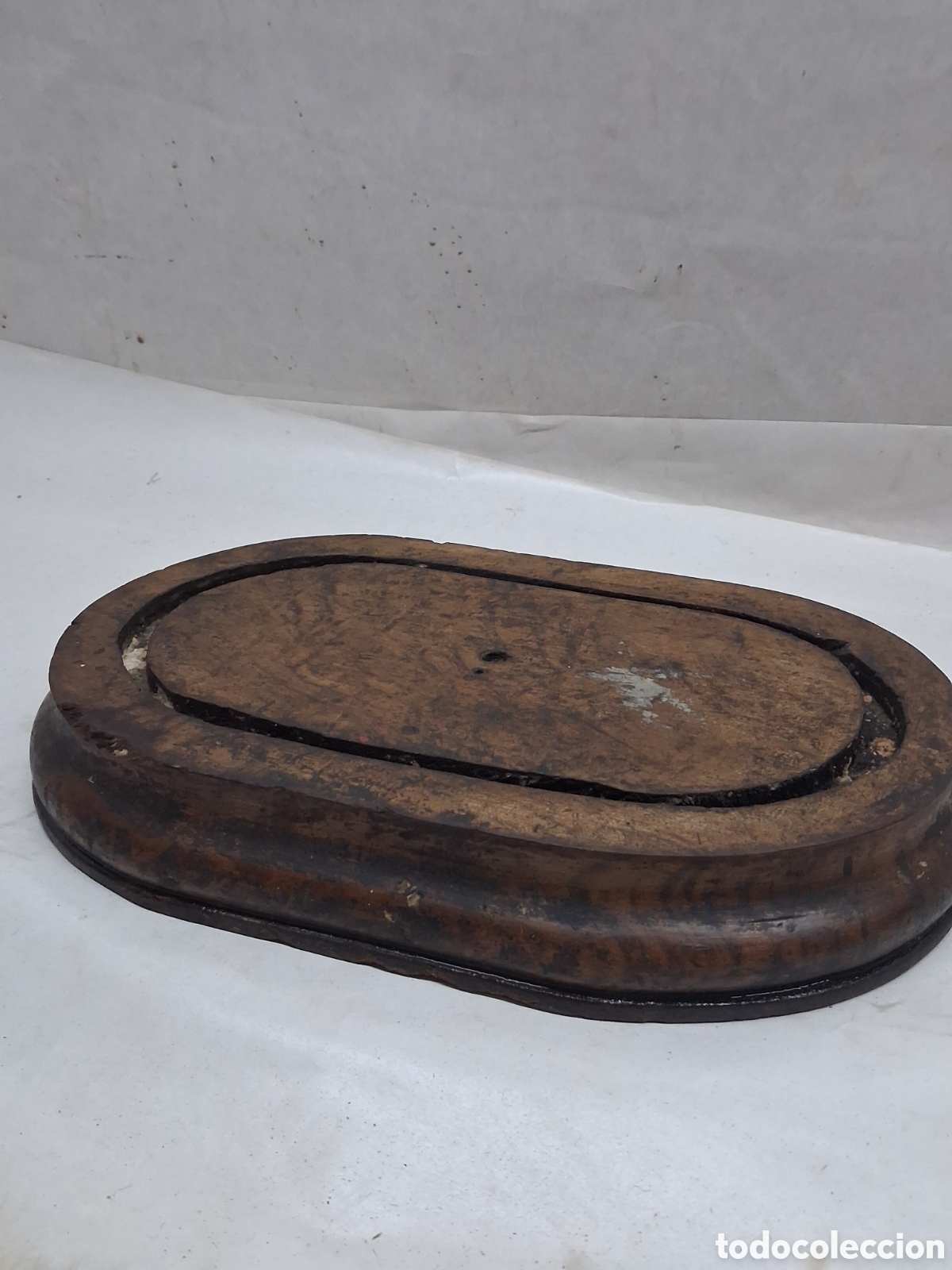 Antig&uuml;edades: base de madera para c&uacute;pula de cristal