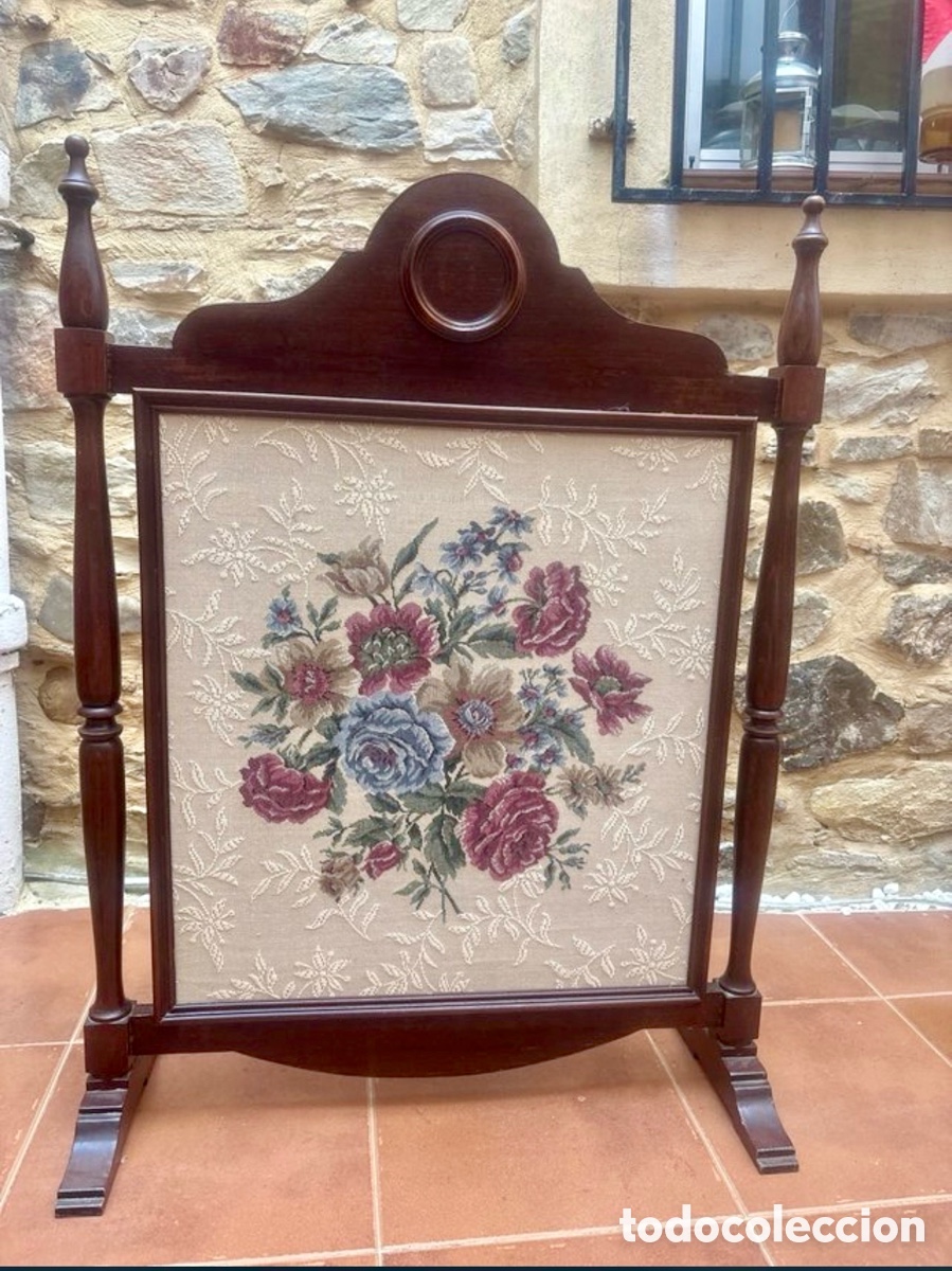 Antig&uuml;edades: Salvachispas, protector madera para chimeneas. Madera y tapiz. ASM