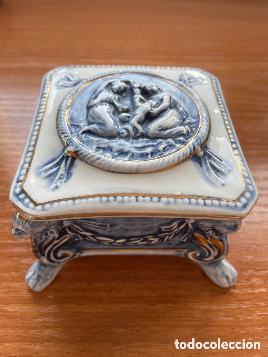 Antig&uuml;edades: Antigua caja de porcelana para guardar joyas