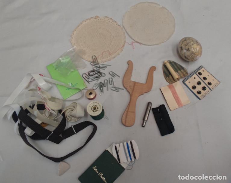 Antiques: LOTE DE DIFERENTES ARTICULOS PARA COSTURA, LUCETA O LUCET DE TEJER, HUEVO DE GRANITO, GOMAS, HILOS,