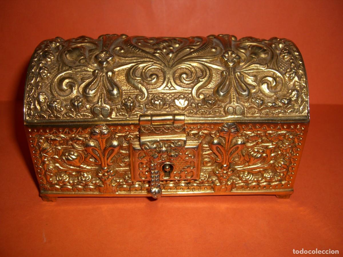 Antig&uuml;edades: COFRE JOYERO BRONCE. - Foto 1