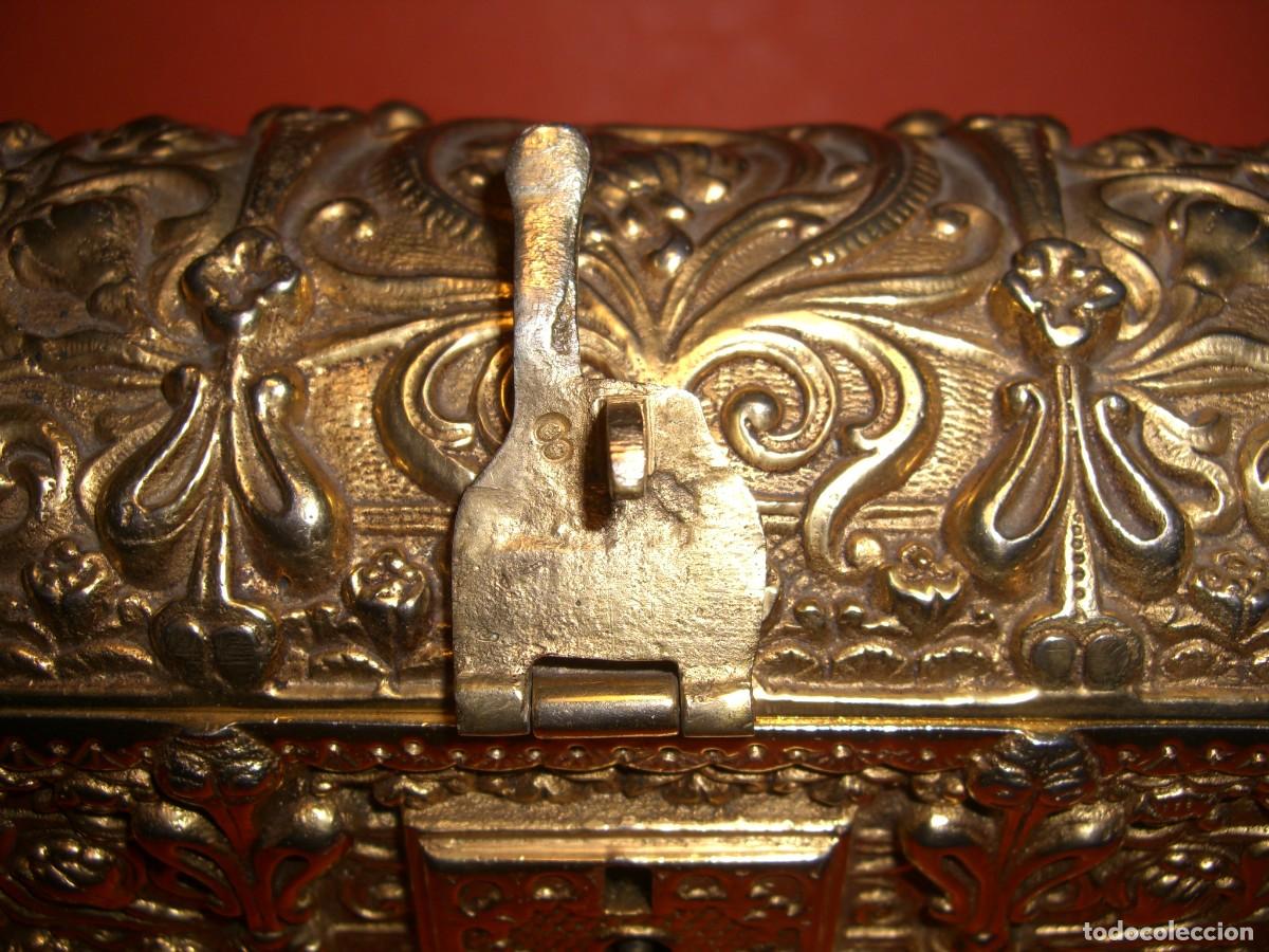 Antig&uuml;edades: COFRE JOYERO BRONCE. - Foto 8
