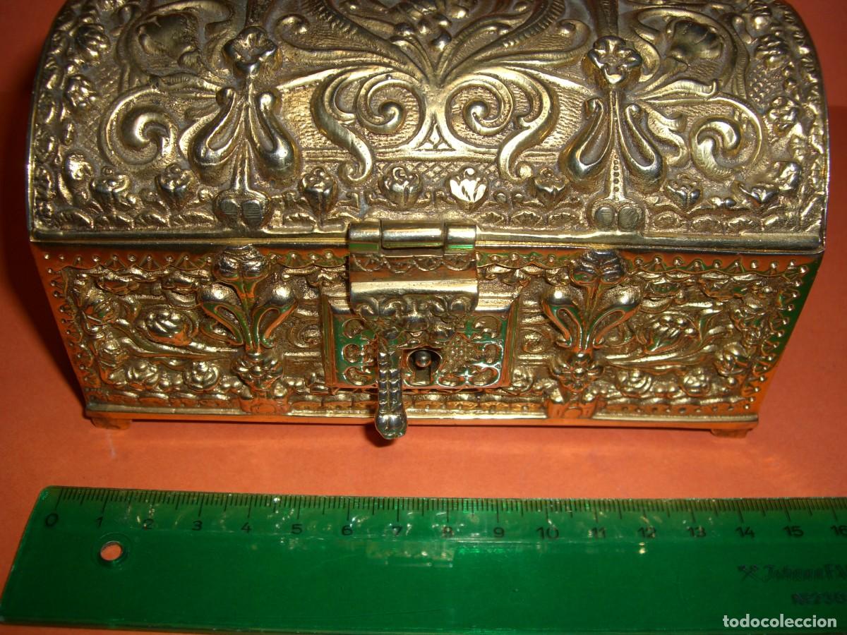 Antig&uuml;edades: COFRE JOYERO BRONCE. - Foto 9