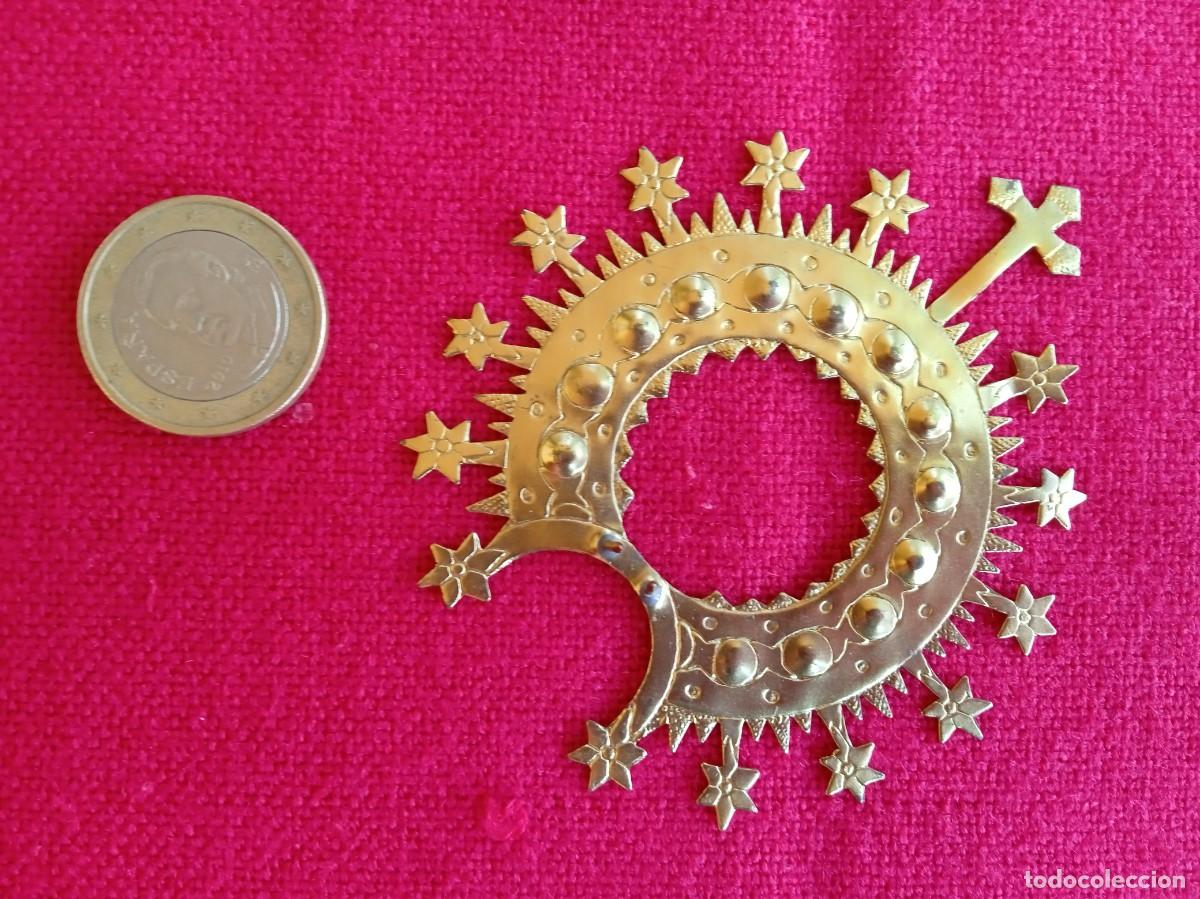Antig&uuml;edades: Corona Aureola antigua de metal para figura religiosa