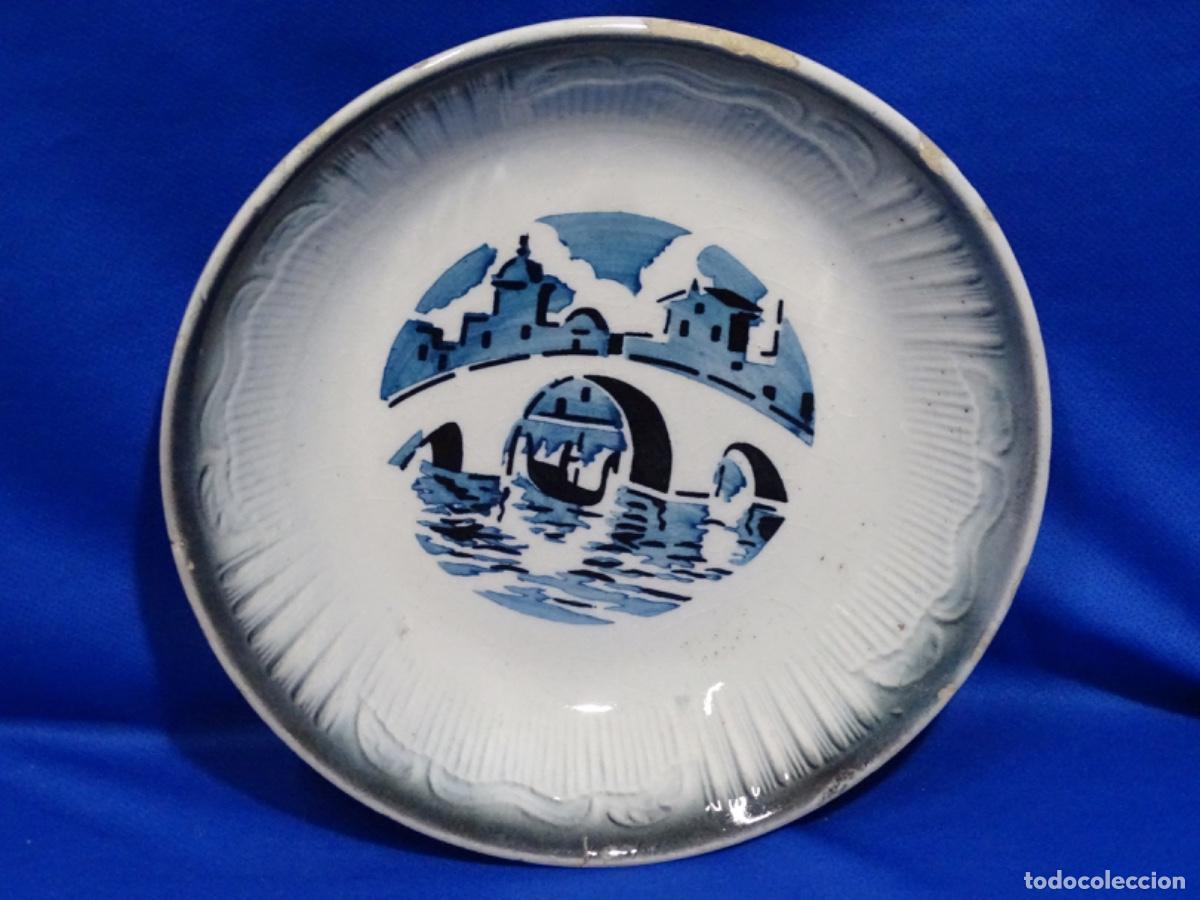 Oggetti Antichi: ANTIGUO PLATO CER&Aacute;MICA PINTADO A MANO. PUENTE. 25 CM.