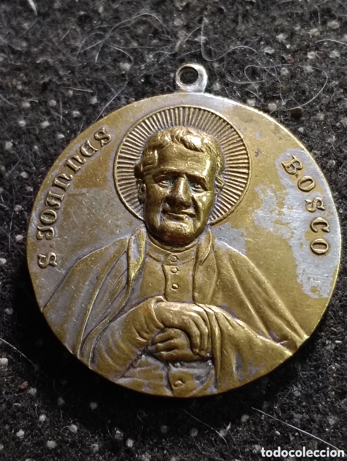 Antig&uuml;edades: MEDALLA DE METAL- SAN JUAN BOSCO - MAR&Iacute;A AUXILIADORA, GRANDES RELIEVES, mide 4 cm de di&aacute;metro