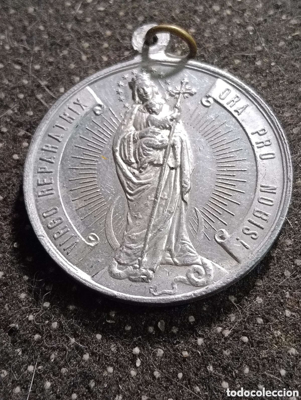 Antig&uuml;edades: Medalla de la Virgen Reparadora. SODALITAS ADORATIONIS UNA CUM MARIA REPARATRICE aluminio, mide 4,50